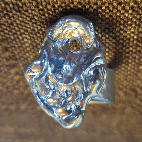 Unusual Bold Vintage 1960s Silver .500 Hammered Brutalist Statement Ring - Picture 8 of 14